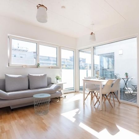 Helles, Neues Dg Apartment Mit Blick Zum Donauturm Wien Exteriör bild
