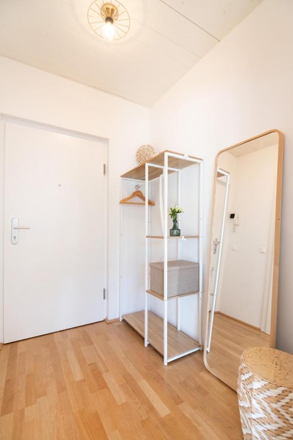 Helles, Neues Dg Apartment Mit Blick Zum Donauturm Wien Exteriör bild