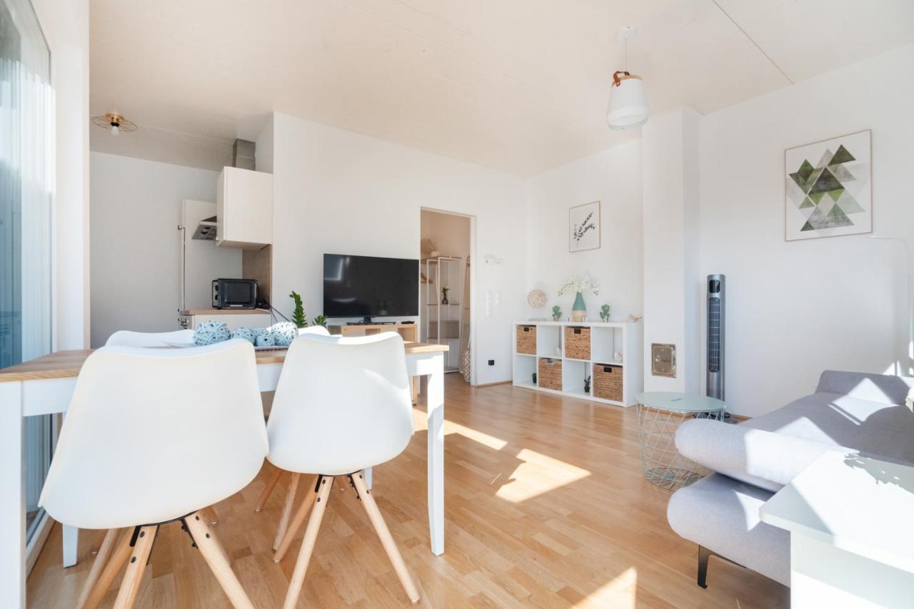 Helles, Neues Dg Apartment Mit Blick Zum Donauturm Wien Exteriör bild