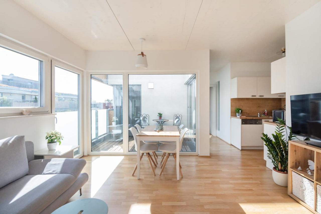 Helles, Neues Dg Apartment Mit Blick Zum Donauturm Wien Exteriör bild