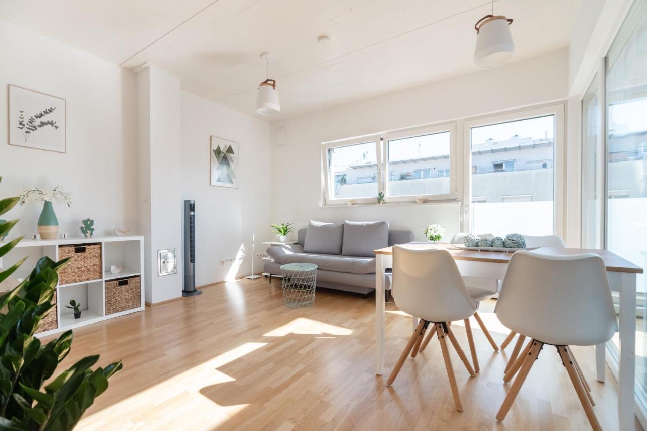 Helles, Neues Dg Apartment Mit Blick Zum Donauturm Wien Exteriör bild