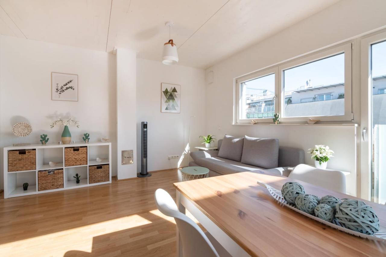 Helles, Neues Dg Apartment Mit Blick Zum Donauturm Wien Exteriör bild