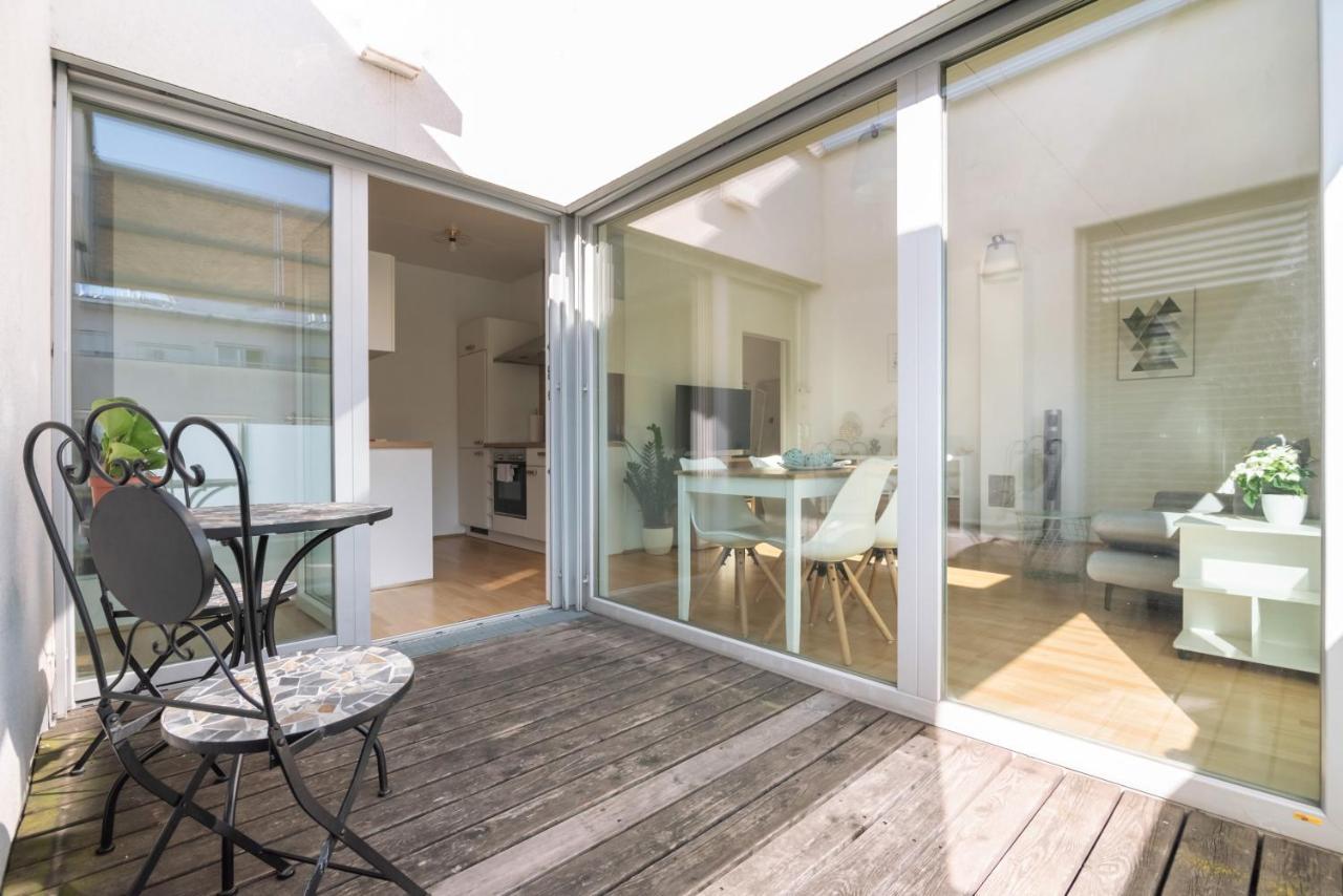 Helles, Neues Dg Apartment Mit Blick Zum Donauturm Wien Exteriör bild